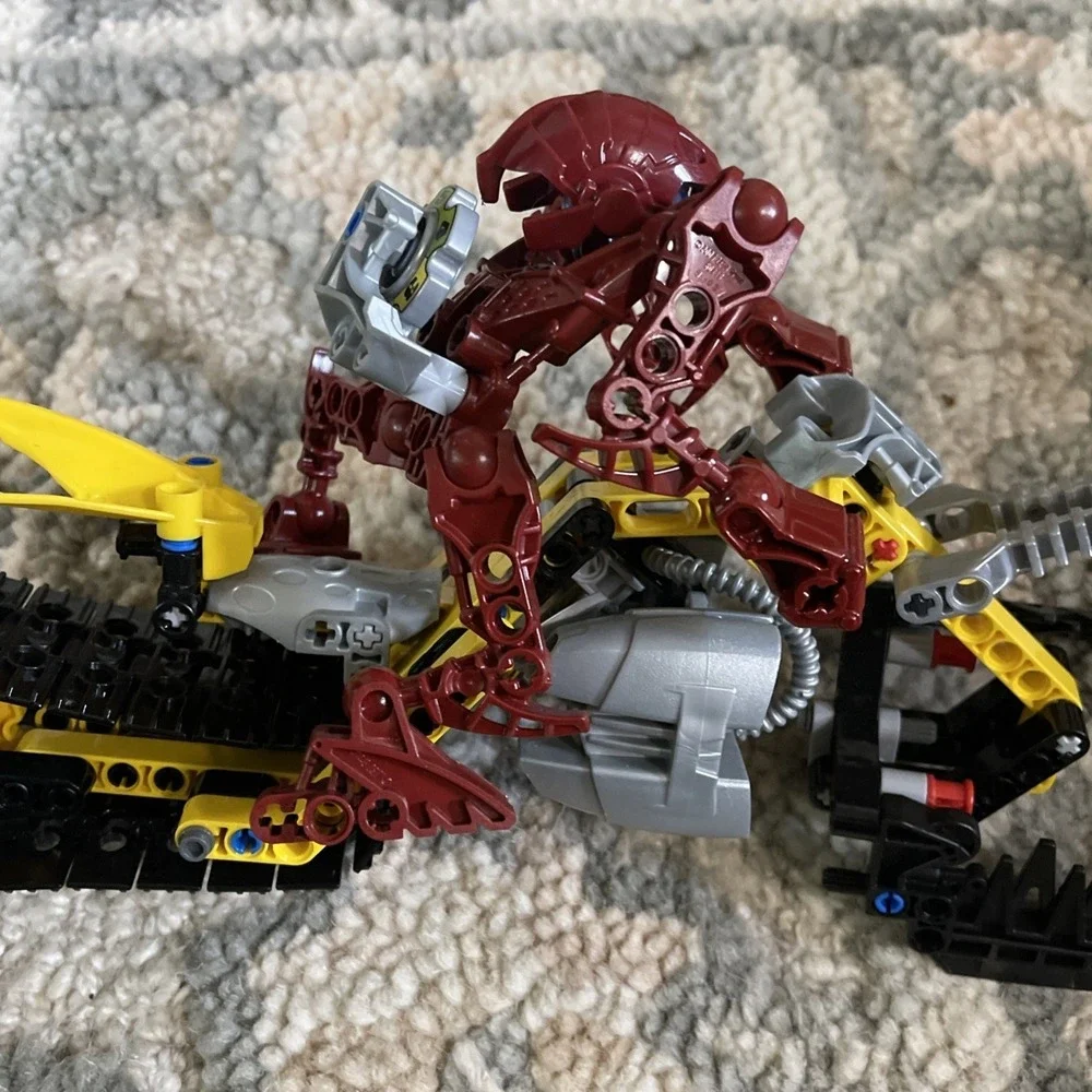 Lego Bionicle 8992 Cendox V1 2009 Glatorian Vehicle, 100% Comp W/ Thornax Fruit!